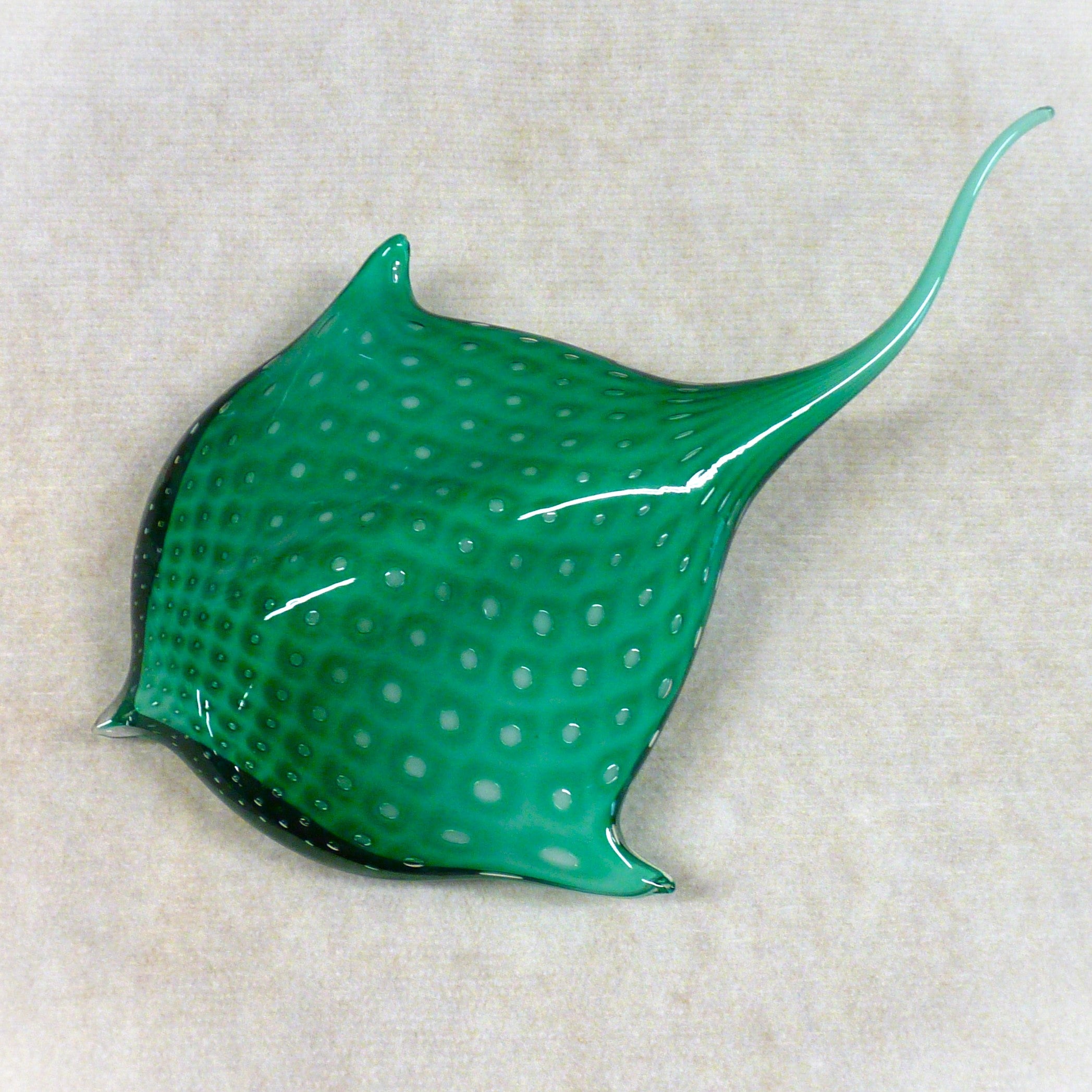 Samll Stringray Wall Stingray Small-McFadden- – Sandwich Glass Museum